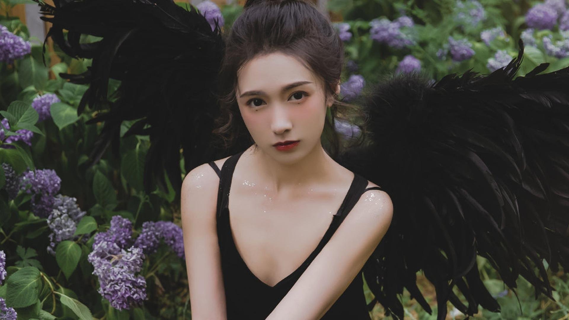 开云体育官网下载安装-_夜光灯光武术表演：灯火辉煌中的运动盛典_，武馆灯光